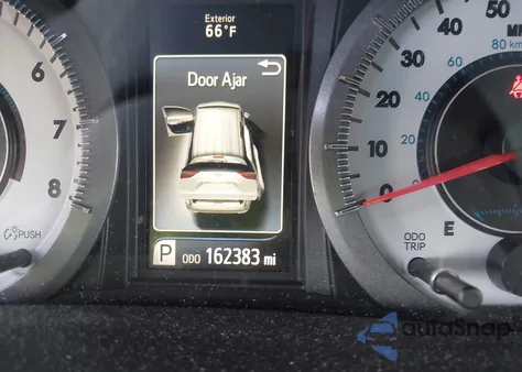 2015 Toyota Sienna Se 8 Passenger z USA, uszkodzony, nr VIN 5TDXK3DC5FS640306